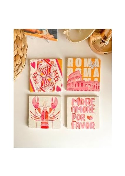 Modern Art Tasarımlı Bardak Altlığı Roma, Pembe ve Turuncu Kolezyum, Iskambil ve Motto Temalı fiyatları