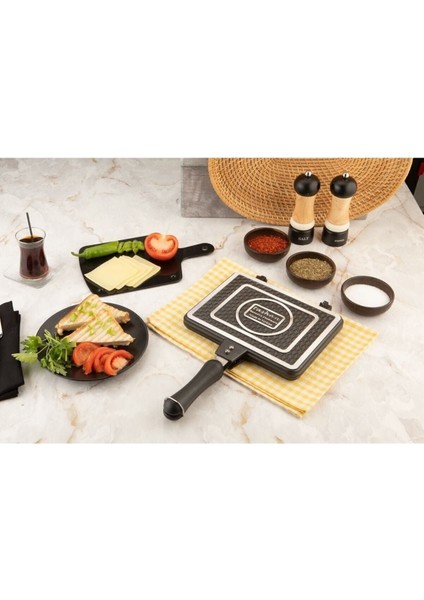 Şık Ocak Üstü Tost Makinesi, Siyah Renk, Pratik ve Kullanışlı Tasarım