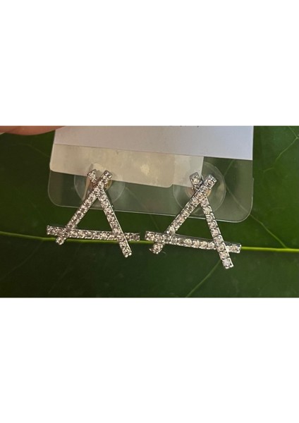 Gümüş Renk Lüks Gösterişli Üçgen Figürlü Küpe