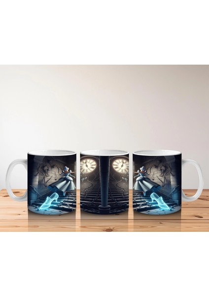 Karanlık Koridorda Mum Işığıyla Aydınlanan Cadı Silüeti Temalı Cadılar Bayramı Baskılı Kupa Bardak indirimleri