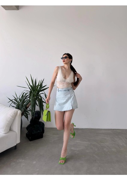 Yırtmaç Detaylı Denim Şort Etek fırsatları