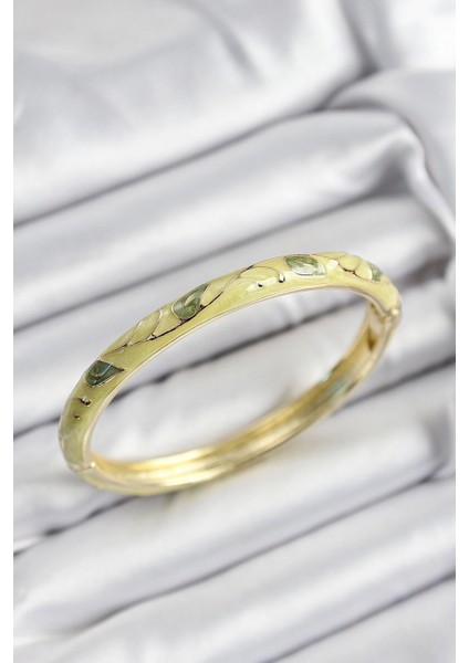 Mineli Pirinç Fıstık Yeşili Yaprak Motifli Gold Renk Kadın Kelepçe