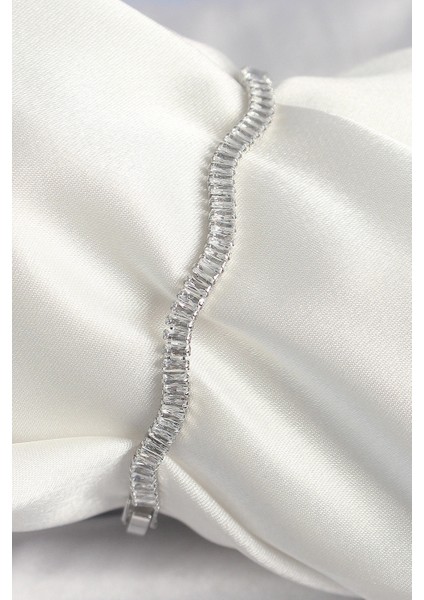 Pirinç Gümüş Renk Su Yolu Zirkon Taşlı Model Kadın Bileklik