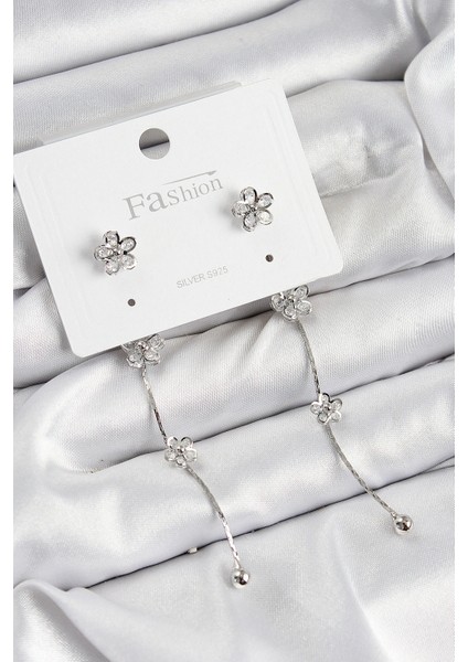 Pirinç Zirkon Taşlı Sallantılı Çiçek Model Gümüş Renk 925 Ayar Gümüş Çivi Kadın Küpe