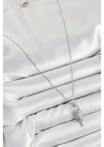 316L Çelik Zirkon Taşlı Kilit ve Sallantılı Anahtar Model Gümüş Renk Kadın Kolye fiyatları