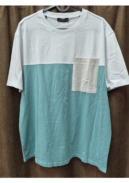 Renk Bloklu Oversize Tişört – Beyaz & Mint Yeşili Cep Detaylı