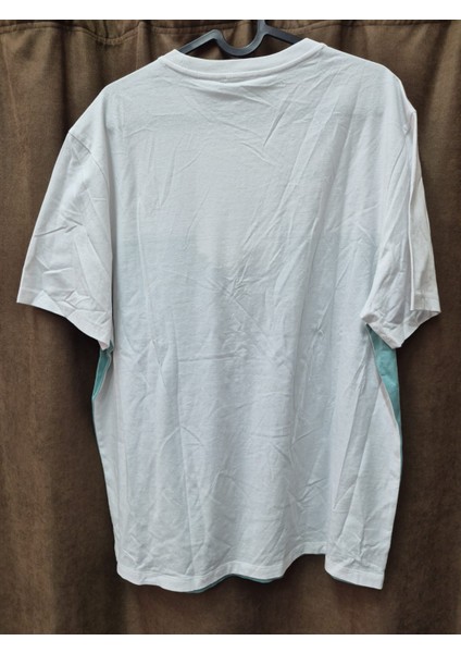 Renk Bloklu Oversize Tişört – Beyaz & Mint Yeşili Cep Detaylı fiyatları