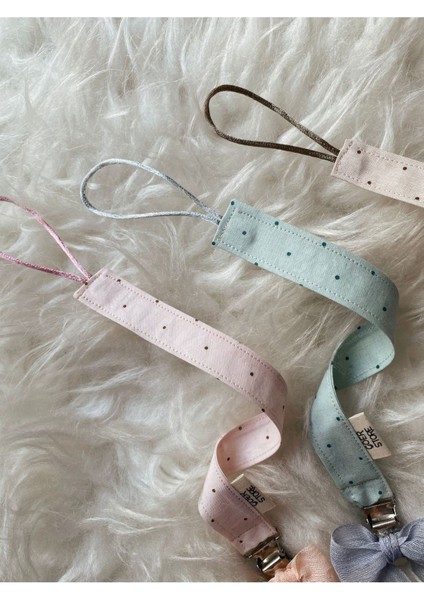 Soft Tonlarda 3lü Fiyonk Detaylı Kız Bebek Pamuk Bebek Emzik Askısı Seti