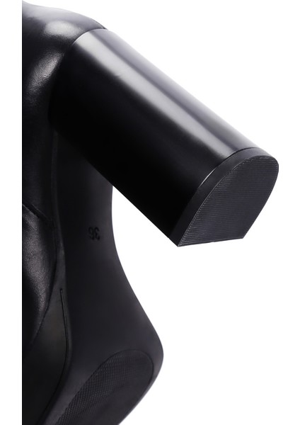 Kadın Siyah Fermuarlı Yüksek Topuklu Deri Çizme 25WFD100418