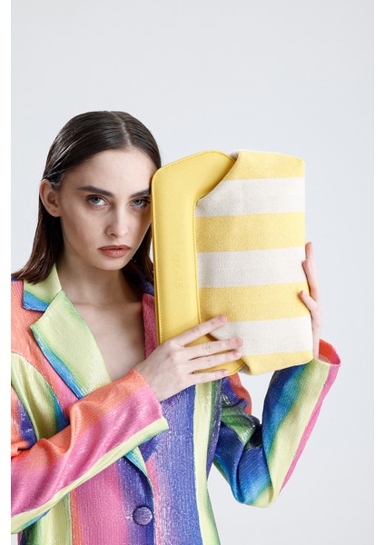 Kadın Sarı Çizgi Desenli Kanvas Clutch El Çantası fiyatları