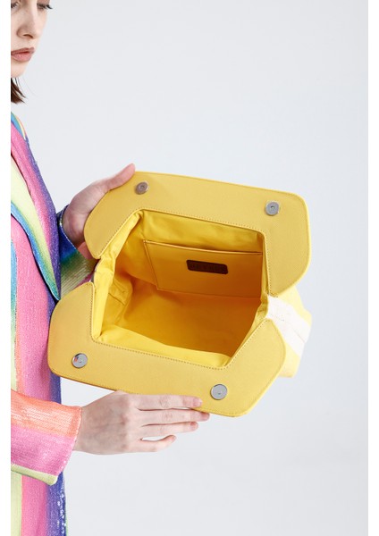 Kadın Sarı Çizgi Desenli Kanvas Clutch El Çantası