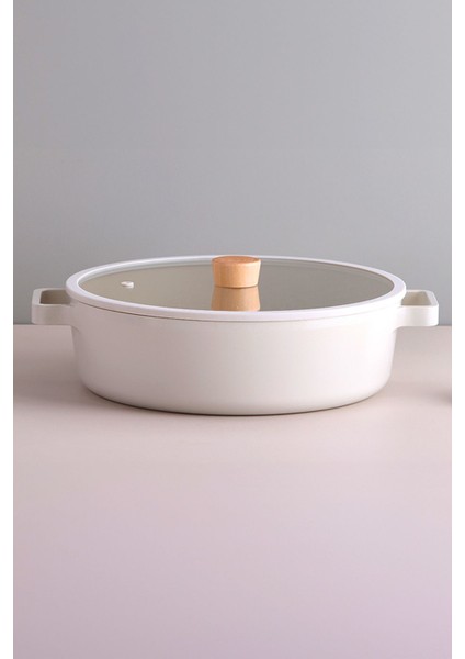 30 cm Bej Alüminyum Cam Kapaklı Sığ Tencere, Dayanıklı ve Şık Mutfak Ürünü