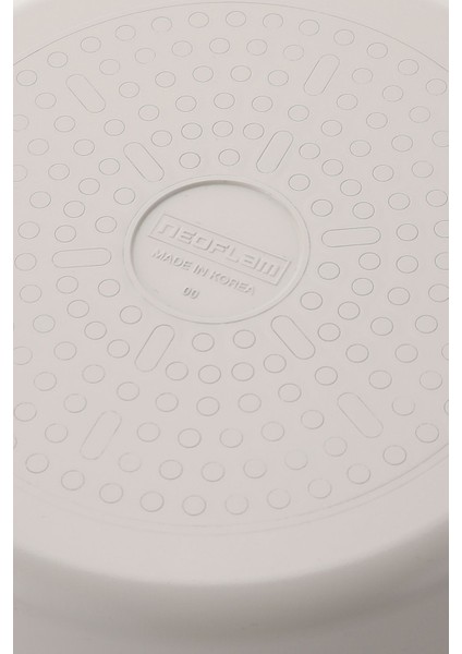 30 cm Bej Alüminyum Cam Kapaklı Sığ Tencere, Dayanıklı ve Şık Mutfak Ürünü fırsatları