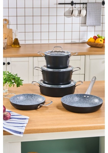 8 Parça Siyah Tencere ve Tava Seti, Dayanıklı ve Şık Mutfağa Uygun