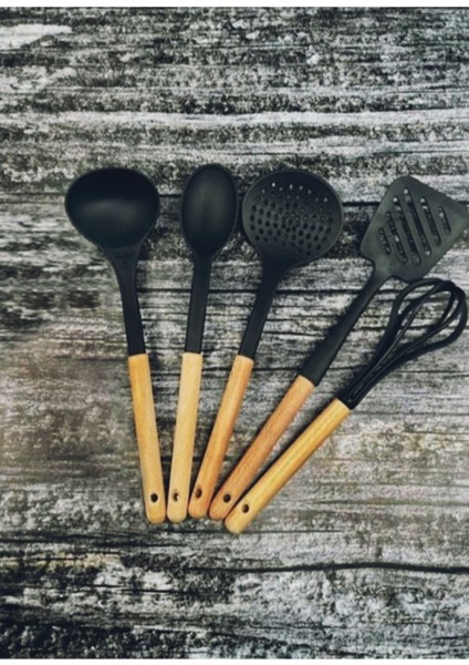 Ahşap Saplı Mutfak Seti: Kaşık, Kepçe, Spatula, Çırpıcı, Kevgir, Dayanıklı ve Şık Tasarım