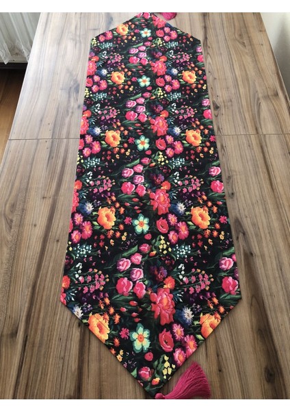 Keten Efektli Çiçek Bahçesi Desenli Runner fiyatları