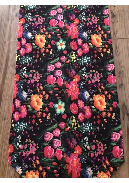 Keten Efektli Çiçek Bahçesi Desenli Runner modelleri