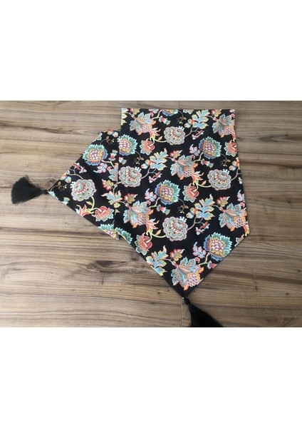 Siyah Zemin Üzeri Çiçek Desenli Runner