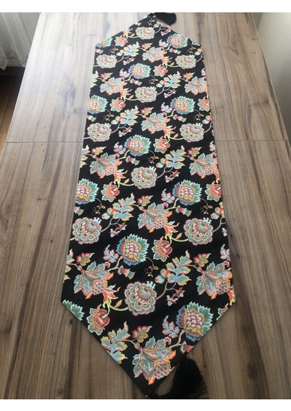 Siyah Zemin Üzeri Çiçek Desenli Runner fiyatları
