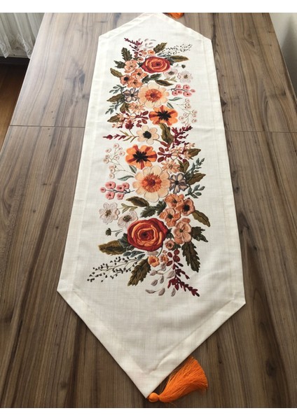 Nakış Çiçek Desenli Runner fiyatları