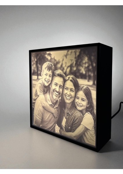 Lumobox – Kişiye Özel LED Işıklı 3D Lithophane Fotoğraf Kutusu | Dekoratif Hediyelik Gece Lambası