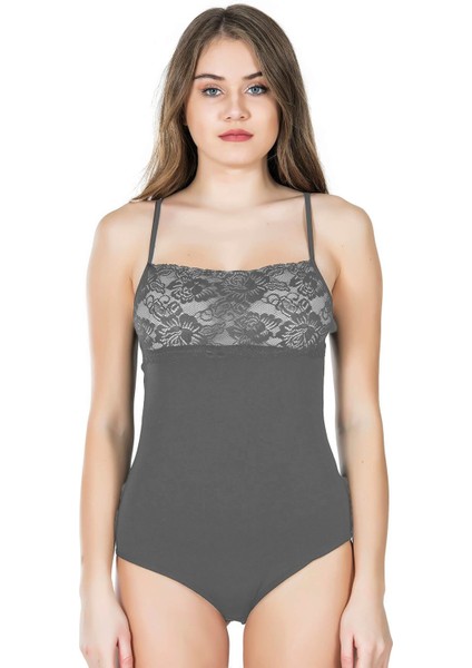 Pamuk Kumaş Ön Kısımları Geniş Dantel Işlemeli Ip Askılı Çıt Çıtlı Body Atlet