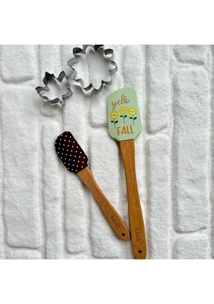 Mini Dörtlü Ahşap Saplı Silikon Isıya Dayanıklı Metal Kurabiye Kalıplı Spatula Seti