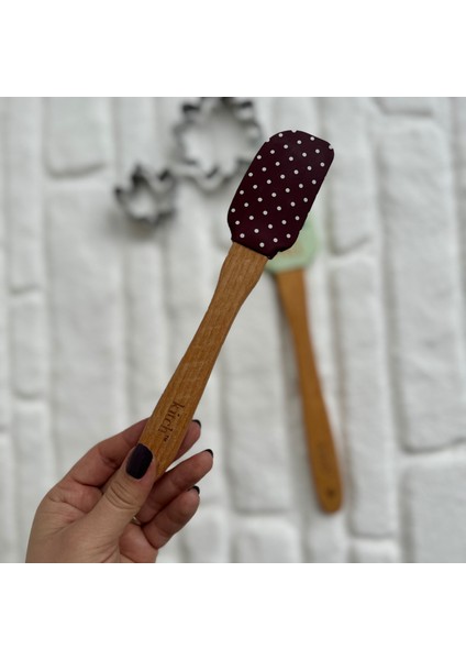 Mini Dörtlü Ahşap Saplı Silikon Isıya Dayanıklı Metal Kurabiye Kalıplı Spatula Seti modelleri