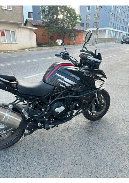 Qj Srt 900 Siperlik Ön Cam 2023-2025 Model 61CM Şeffaf Renkli 4mm Uzun Cam