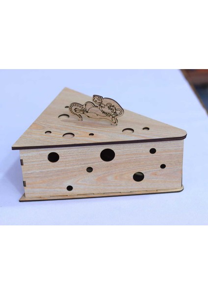 Bej Ahşap Üçgen Kutu, Şık ve Dayanıklı Dekoratif Saklama Çözümü