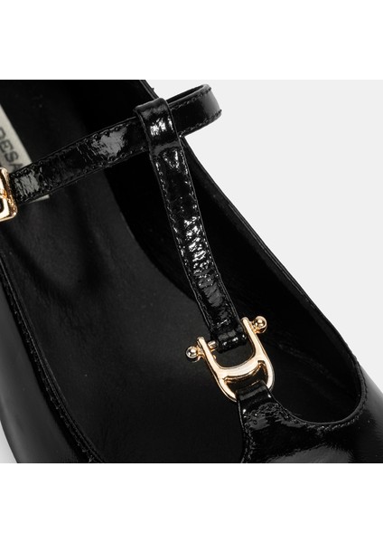 Kadın Siyah Toka Aksesuarlı T-Bant Rugan Topuklu Babet