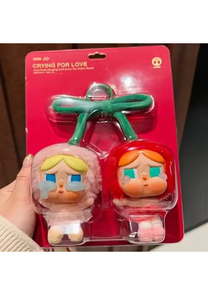 Orijinal Crybaby Love Serisi Vinil Yüz Bebek Asma Kart Sevimli Sevimli Sevimli Kiraz Çok Figürler Anahtarlık Kolye Hediyesi: 2pcs (Yurt Dışından)
