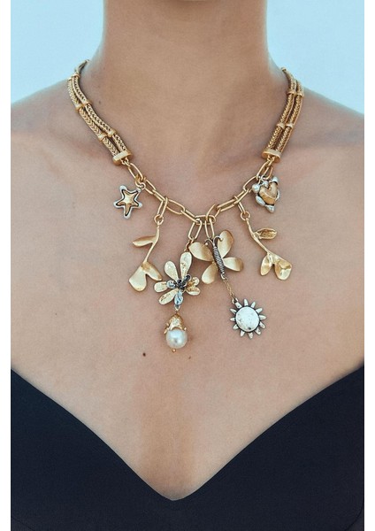 Metal Kelebek ve Çiçekli Çoklu Charmlı Kolye fiyatları