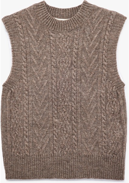 Kolsuz Dik Yaka Dokulu Triko Süveter