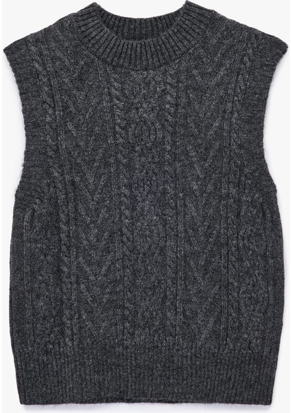 Kolsuz Dik Yaka Dokulu Triko Süveter