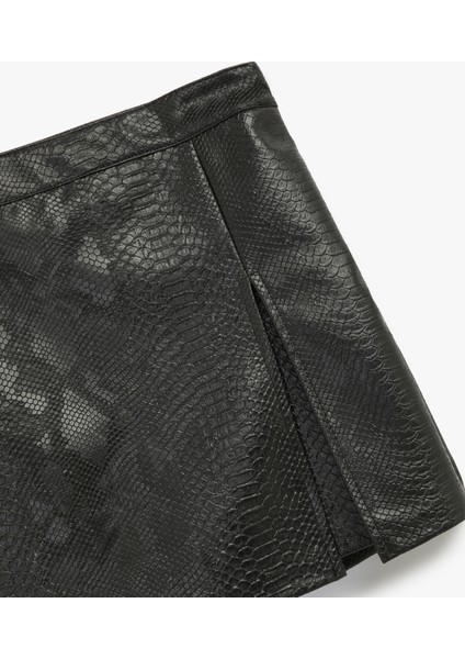 Slim Fit Yırtmaç Detaylı Yılan Derisi Dokulu Suni Deri Şort Etek indirimleri