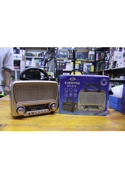 RT-819 Güneş Panelli Fenerli Radyo ve Mp3 Oynatıcı