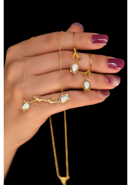 925 Ayar Gümüş Gold Kaplama Özel Tasarım Dallı Beyaz Opal Lale Kolye ve Küpe Set