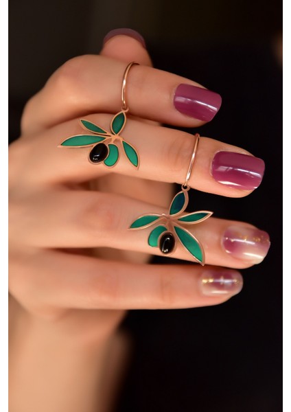 925 Ayar Gümüş Rose Kaplama Oniks Taşlı Zeytin Dalı Küpe