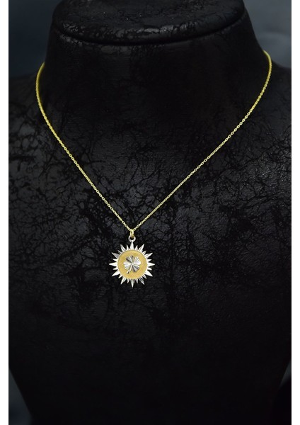 925 Ayar Gümüş Altın Kaplama Kalemli Dört Yapraklı Yonca Motifli Güneş Kesim Plaka Kolye