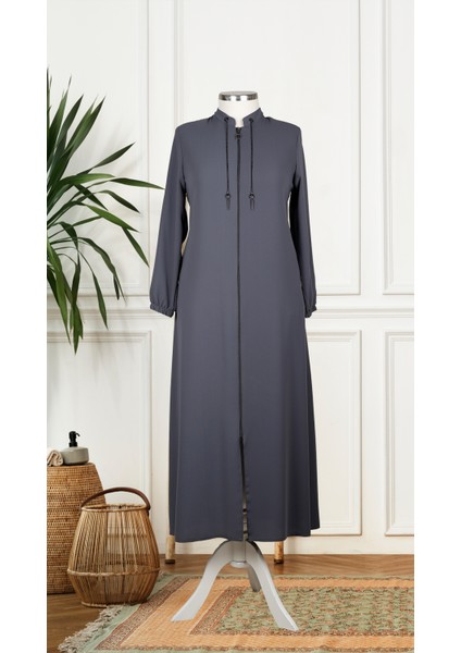 4853 Önü Fermuarlı Yakası Zincir Detaylı Kol Ucu Lastikli Hakim Yaka Büyük Beden Ferace Qys Ferace 4853 #23-03#