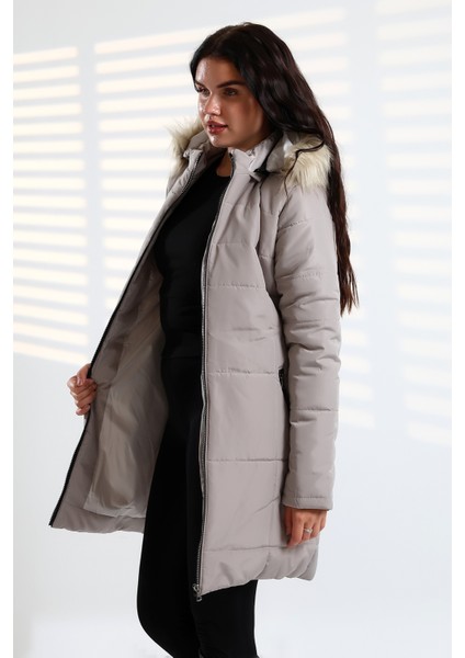 Bayan Su ve Süzgar Itici Özelliği Yıkamaya Dayanıklı Kapüşonu Kürklü Kapitone Mont modelleri