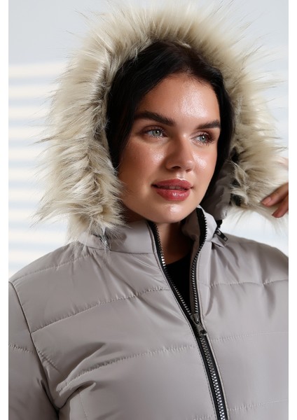Bayan Su ve Süzgar Itici Özelliği Yıkamaya Dayanıklı Kapüşonu Kürklü Kapitone Mont