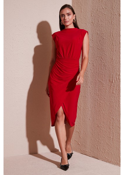 Drape ve Yırtmaç Detaylı Sıfır Yaka Kolsuz Midi Boy Elbise Bayan Elbise 611EL694 fiyatları