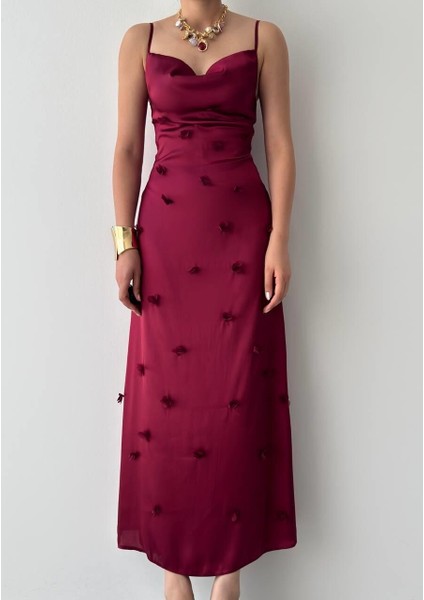 Ince Askılı Saten Çiçek Aplikeli Midi Elbise fırsatları