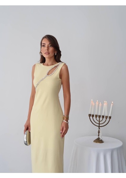 Mona Taş Detay Atlas Kumaş Uzun Elbise