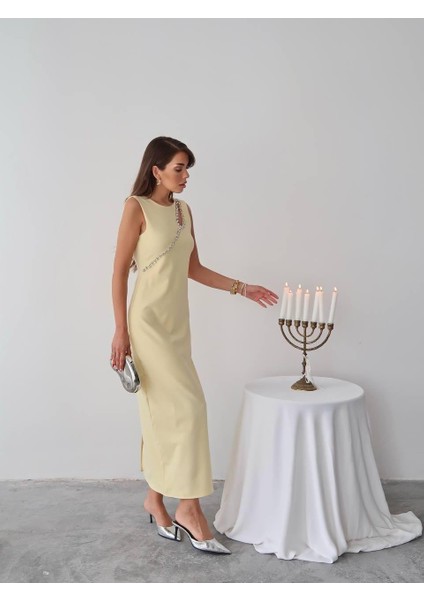 Mona Taş Detay Atlas Kumaş Uzun Elbise fiyatları