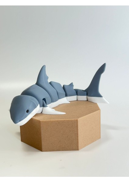 Köpek Balığı Figür – Hareketli Eklemli Büyük Beyaz 18CM