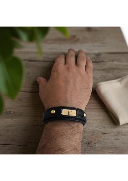 14 Ayar Altın Plakalı F Harfine Özel Doğal Siyah Derili Oval Figürlü Hediye BILEKLIK-564HARF