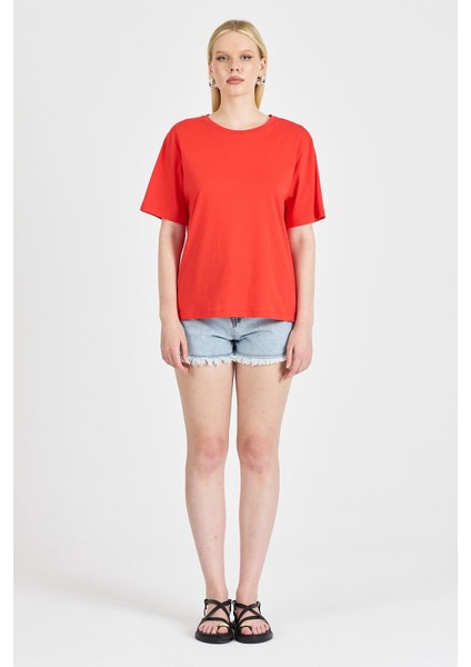 Kadın Sırt Detaylı %100 Pamuk Kırmızı Tişört